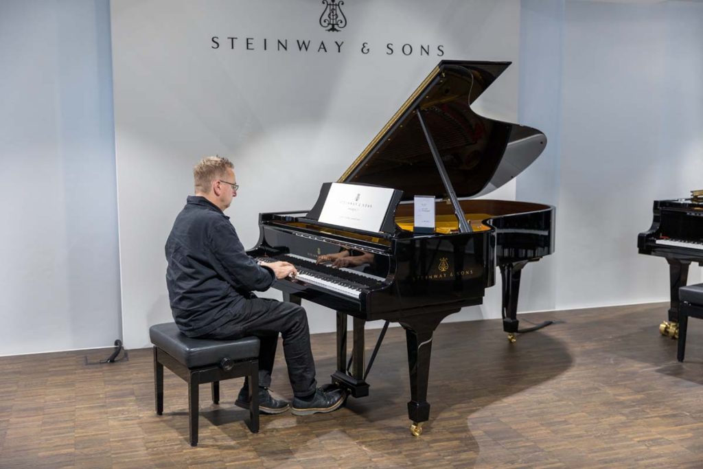 FIDELITY visit to Steinway Lyngdorf