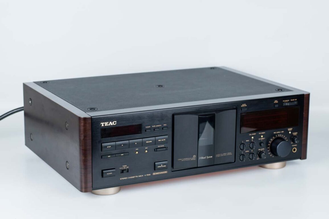 TEAC V-7010 Tape Deck - Fidelity Magazine