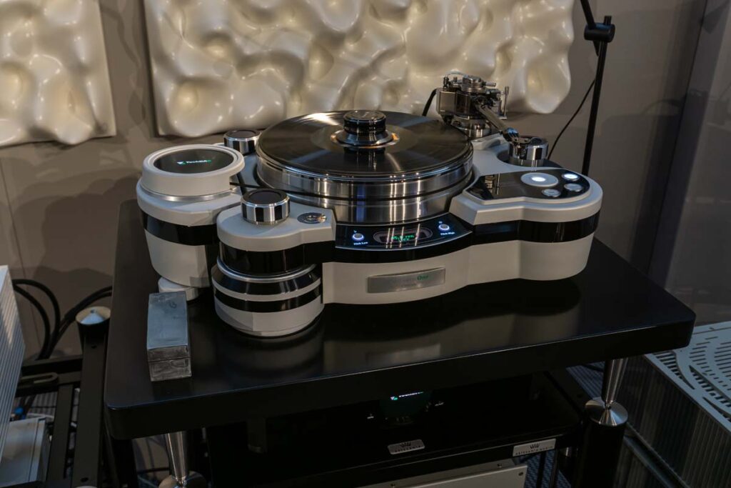 high-end-2025-analog-041