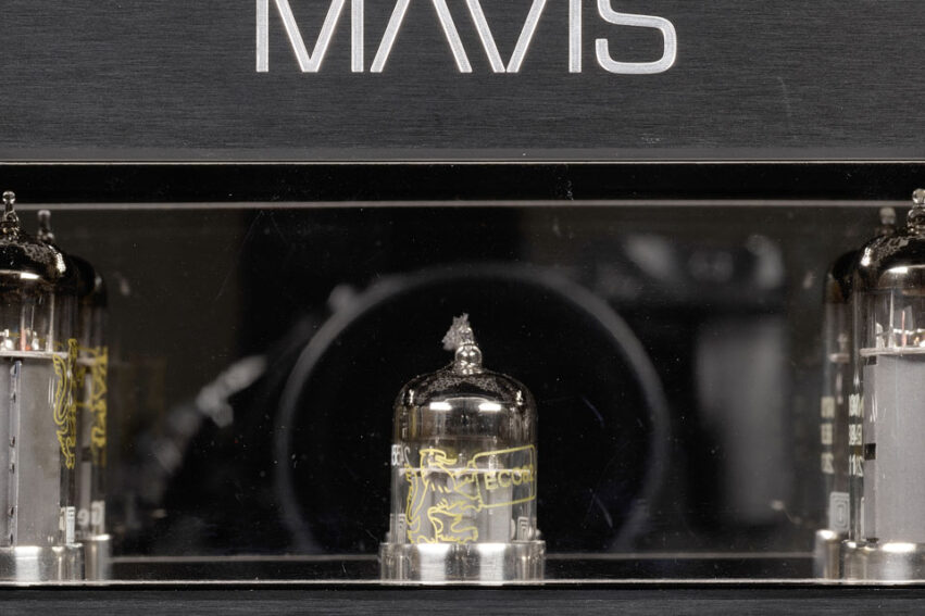 Mavis M90 hybrid integrated amplifier
