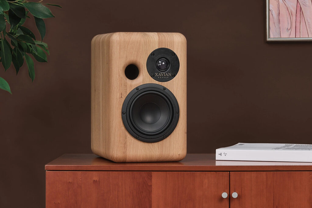 Xavian Unica bookshelf loudspeaker
