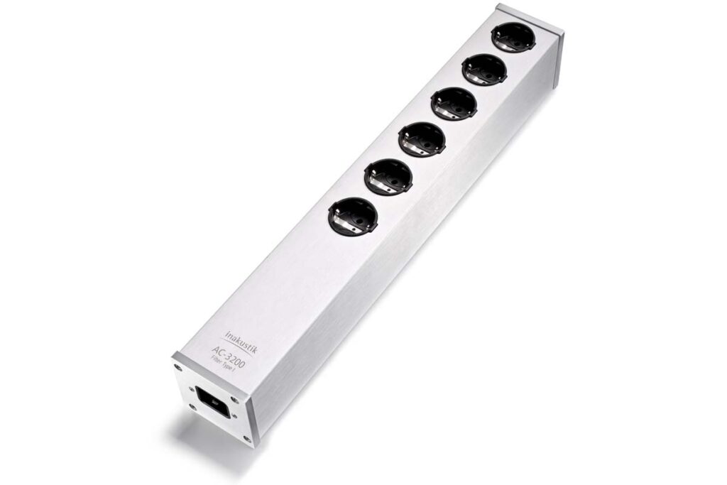 in-akustik Referenz AC-3200 filtered power strip