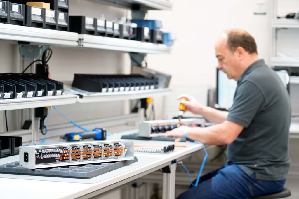 in-akustik Referenz AC-3200 filtered power strip