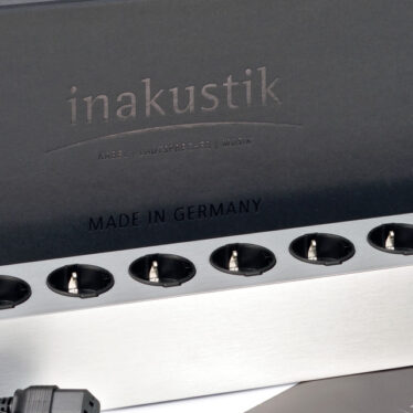 in-akustik Referenz AC-3200 filtered power strip