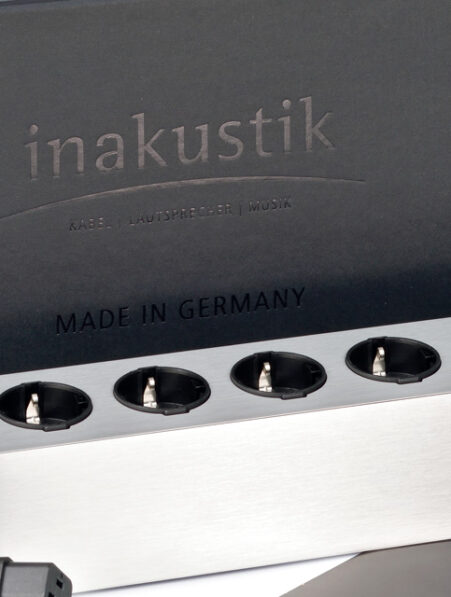 in-akustik Referenz AC-3200 filtered power strip