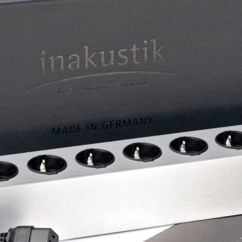 in-akustik Referenz AC-3200 filtered power strip
