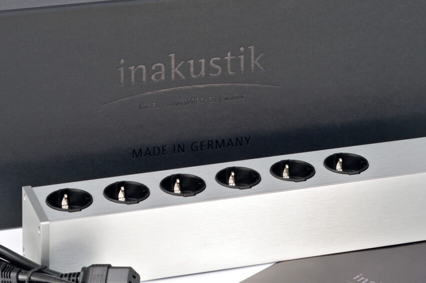 in-akustik Referenz AC-3200 filtered power strip