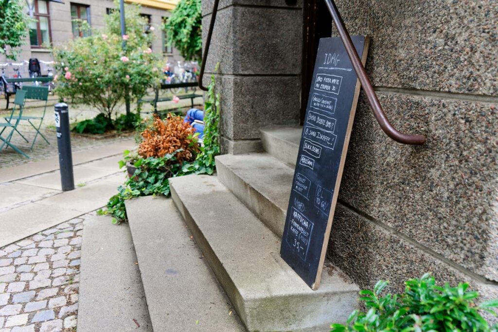 sort-kaffe-og-vinyl-03