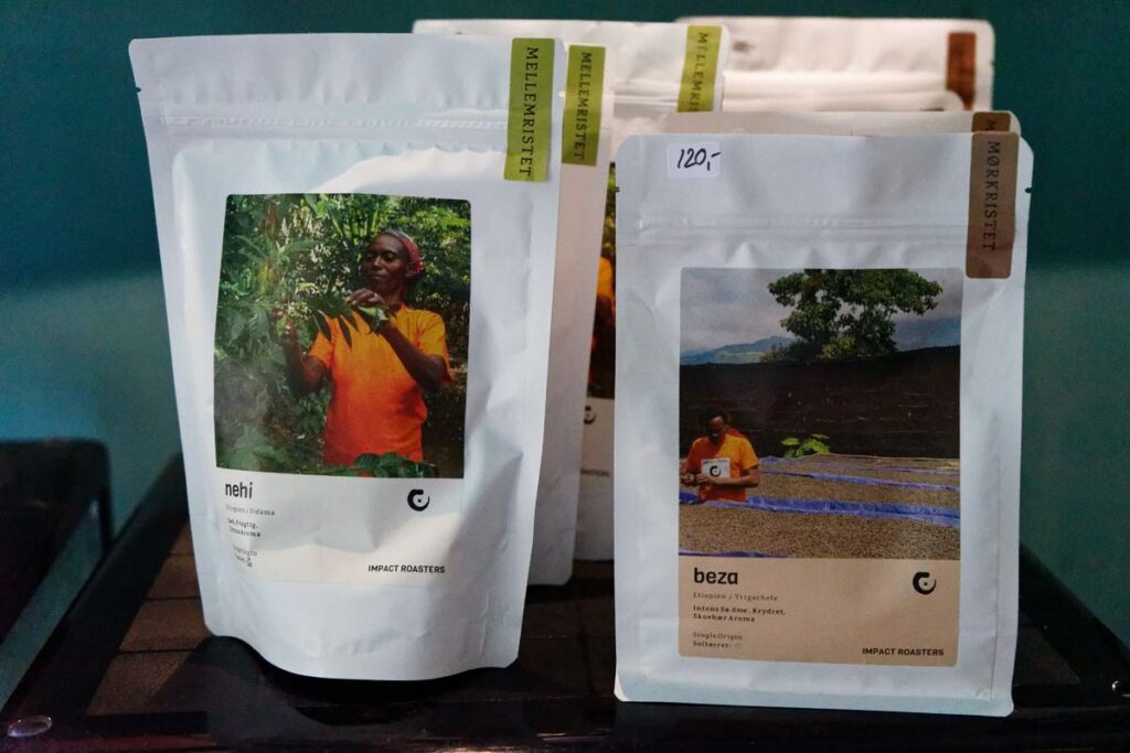 sort-kaffe-og-vinyl-13