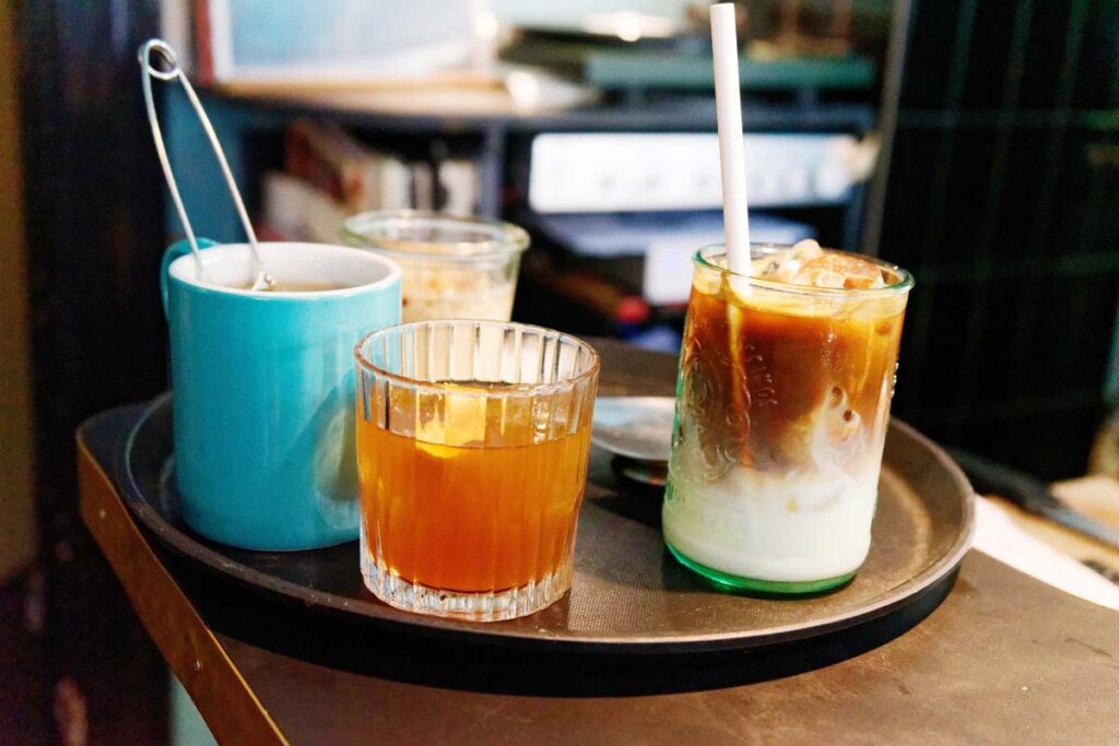 sort-kaffe-og-vinyl-17