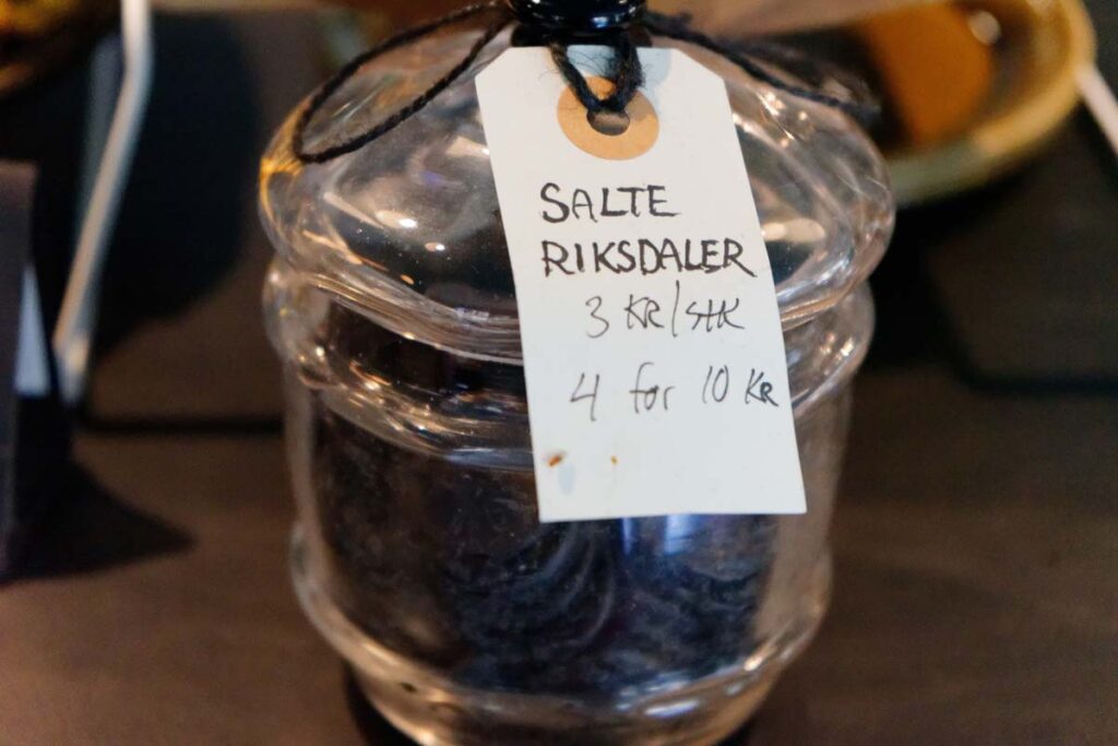 sort-kaffe-og-vinyl-22