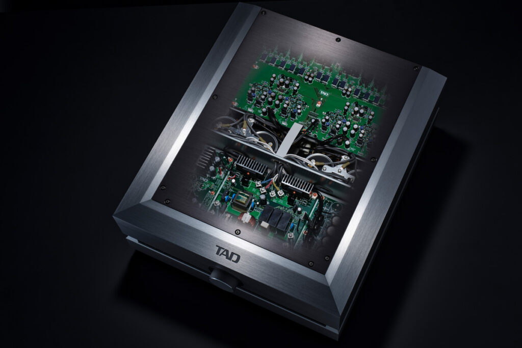 TAD A1000 integrated amplifier