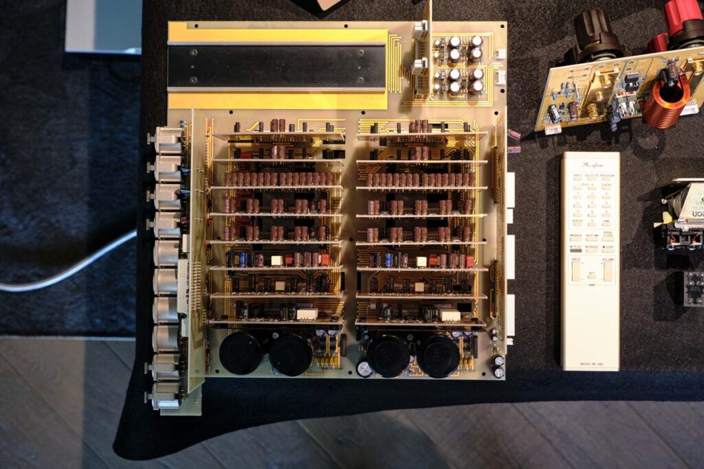 life-like-accuphase-10 life-like-accuphase-10
