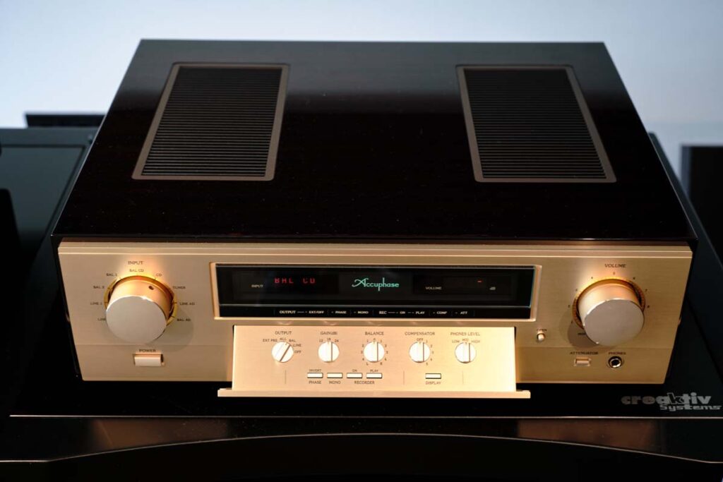 life-like-accuphase-13 life-like-accuphase-13